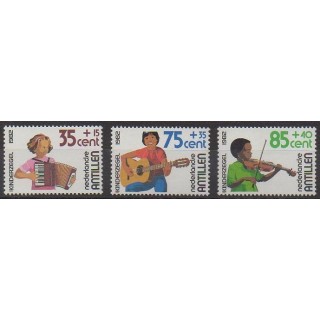 Acheter cette série de timbres des Antilles néerlandaises de l'année 1982 (No 668/670).