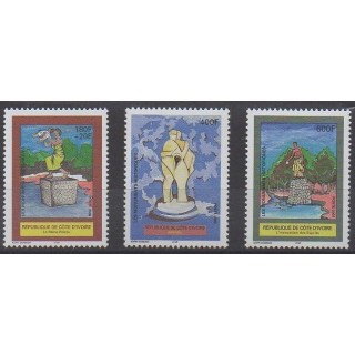 Acheter cette série de timbres de la Côte d'Ivoire de l'année 2000 (No 1070/1072).