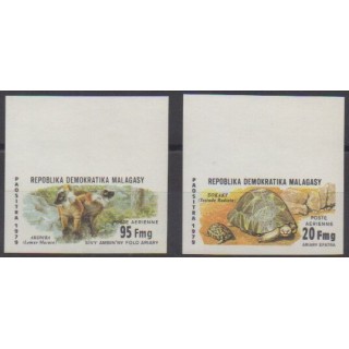 Acheter ces timbres de Madagascar de l'année 1979 (No PA177/PA178).