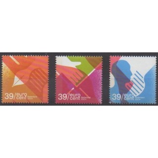 Acheter cette série de timbres des Pays-Bas de l'année 2004 (No 2159/2161).