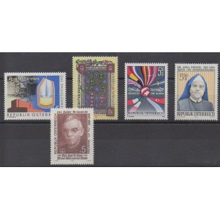 Acheter cette série de timbres d'Autriche de l'année 1992 (No 1893/1897).