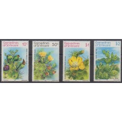Saint-Vincent (Iles Grenadines) - 1982 - No 239/242 - Fleurs
