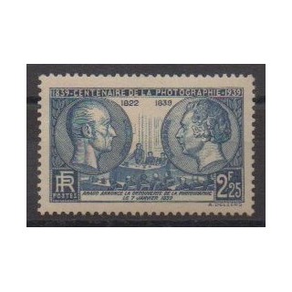 Buy this stamp of France of the year 1939 (Nb 427).