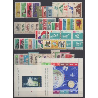 Acheter les timbres et les 2 blocs-feuillets d'Allemagne orientale (RDA) de l'année 1962 (No 582/645 - BF11/BF12).