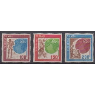 Acheter ces timbres du Mali de l'année 1975 (No PA249/PA251).