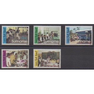 Acheter cette série de timbres de Surinam de l'année 1986 (No 1056/1060).