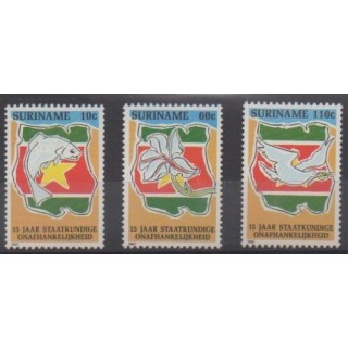 Acheter cette série de timbres de Surinam de l'année 1990 (No 1204/1206).