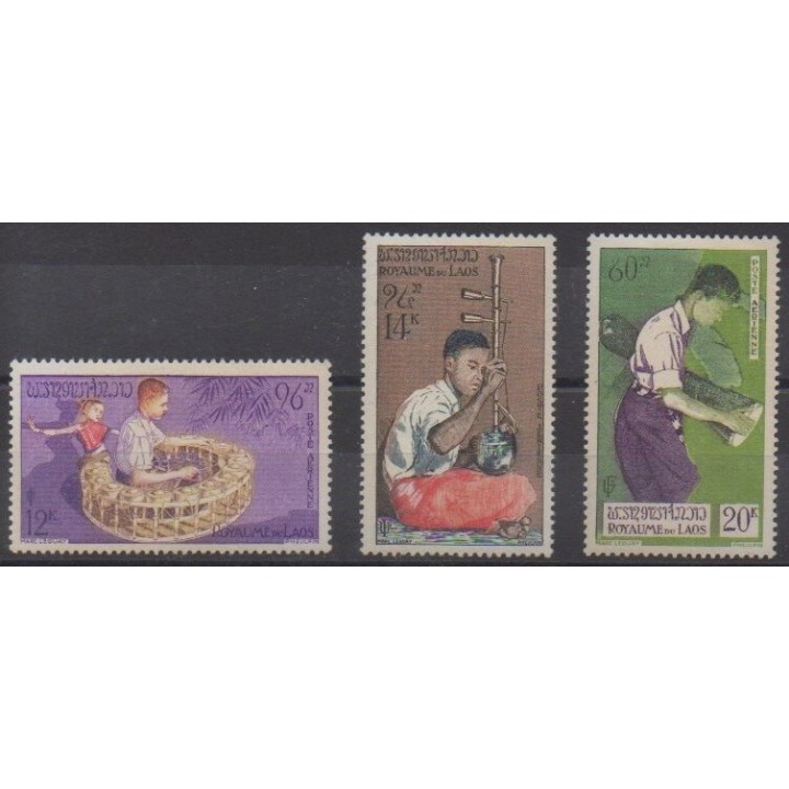 Acheter ces timbres du Laos de l'année 1957 (No PA24/PA26). - Neuf avec charnière