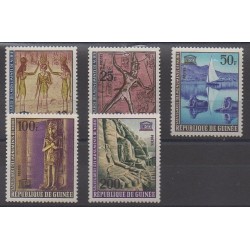 Guinea - 1964 - Nb 208/212 - Monuments - Mint hinged