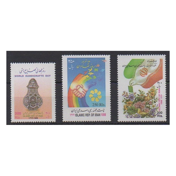 Acheter ces timbres d'Iran de l'année 1998 (No 2522/2524).