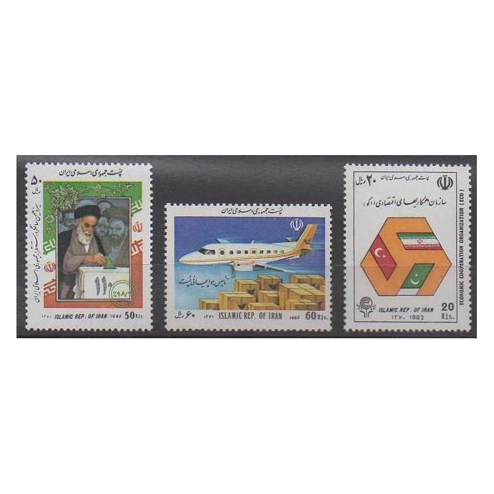 Acheter cette série de timbres d'Iran de l'année 1992 (No 2237/2239).