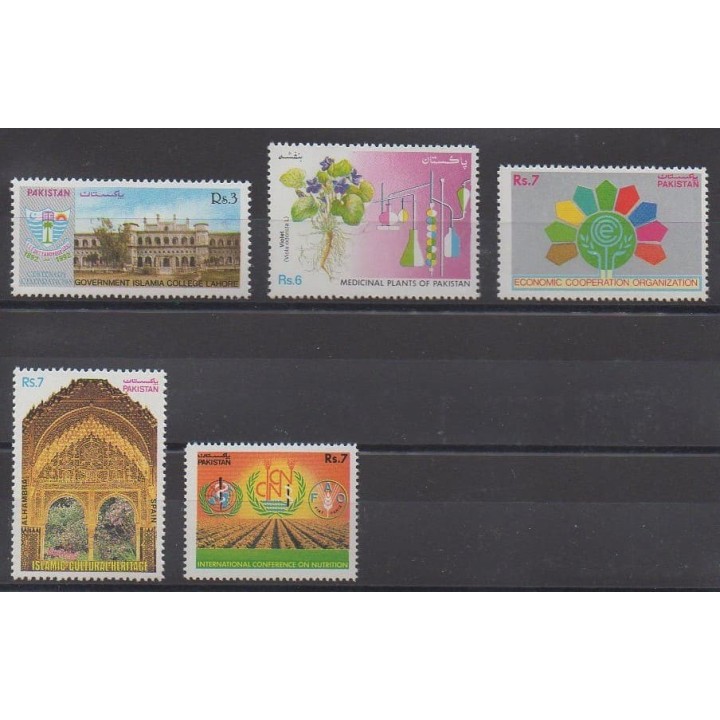 Buy this set of stamps of Pakistan of the year 1992 (Nb 805/809).