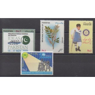Buy this set of stamps of Pakistan of the year 2000 (Nb 1030/1031).