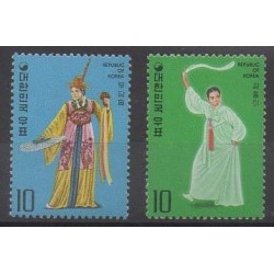 South Korea - 1975 - Nb 830/831 - Folklore - Costumes - Uniforms - Fashion