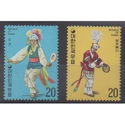 South Korea - 1975 - Nb 880/881 - Folklore - Costumes - Uniforms - Fashion