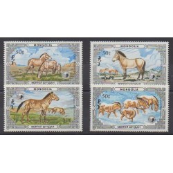 Mongolie - 1986 - No 1442/1445 - Chevaux - Espèces menacées - WWF