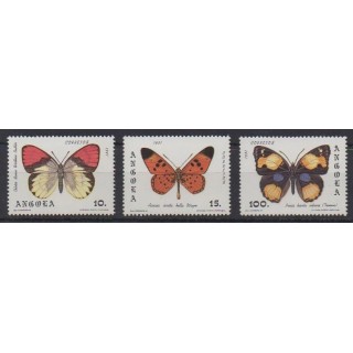 Buy this set of stamps of Angola of the year 1982 (Nb 656/658).