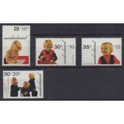 Netherlands - 1972 - Nb 972/975 - Childhood - Royalty