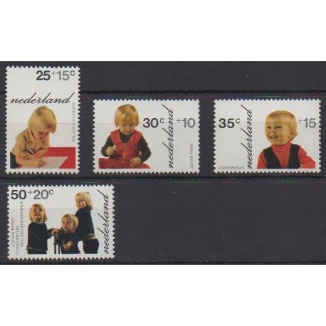 Netherlands - 1972 - Nb 972/975 - Childhood - Royalty