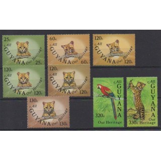 Acheter cette série de timbres de Guyana de l'année 1985 (No 1111/1118).