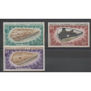 Timbres - Nouvelle-Calédonie - Poste aérienne - 1968 - No PA98/PA100 - Coquillages