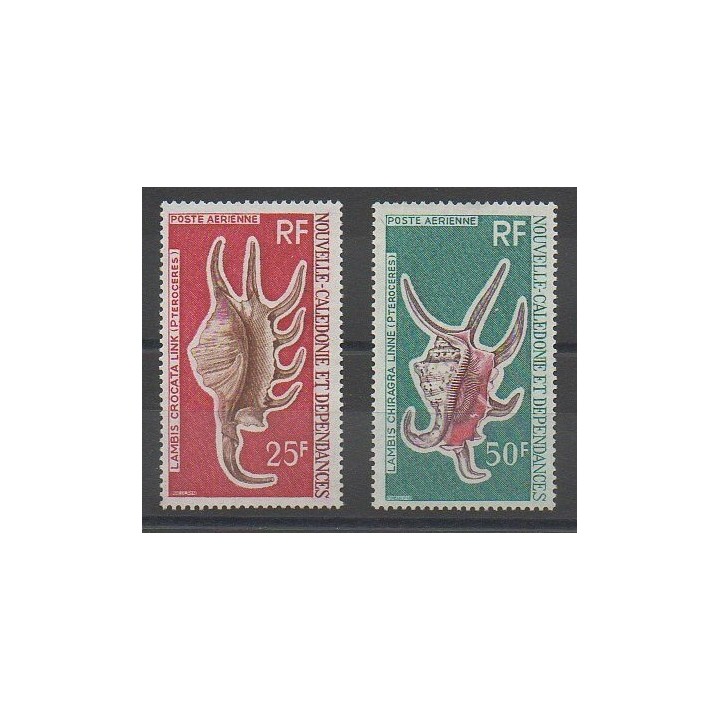 Timbres - Nouvelle-Calédonie - Poste aérienne - 1972 - No PA129/PA130 - Coquillages