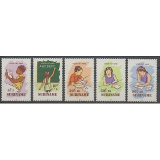 Stamps - Suriname - 1985 - Nb 1024/1028 - Childhood