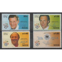 Niue - 1990 - No 551/554 - Coupe du monde de football
