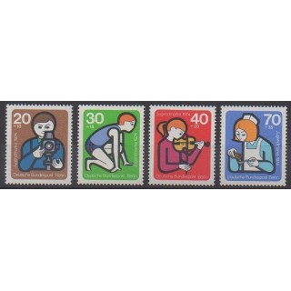 Timbres - Allemagne occidentale (RFA - Berlin) - 1974 - No 430/433 - Enfance