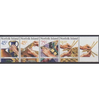 Timbres - Norfolk - 1999 - No 671/674 - Artisanat ou métiers