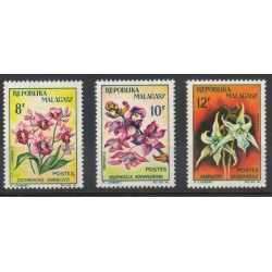 Madagascar - 1963- No 385/387 - Fleurs