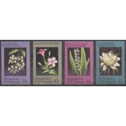 Saint Vincent (Grenadines) - 1984 - Nb 351/354 - Flowers
