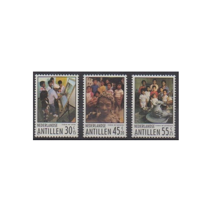 Acheter cette série de timbres des Antilles néerlandaises de l'année 1986 (No 775/777).