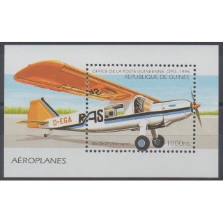 Timbres - Thème avions - Guinée - 1995 - No BF 111