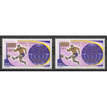 Dahomey - 1970- No PA 129 surcharge dorée types I et II - Coupe du monde de football