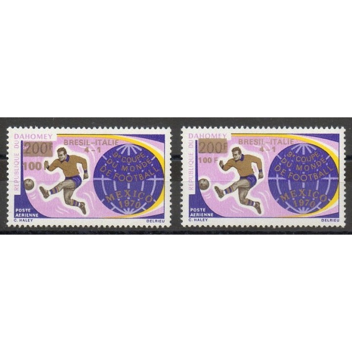 Timbres - coupe du monde de football - Dahomey - 1970- No PA 129 surcharge dorée types I et II
