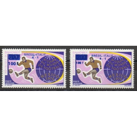 Dahomey - 1970- No PA 129 surcharges bleues types I et II. - Coupe du monde de football