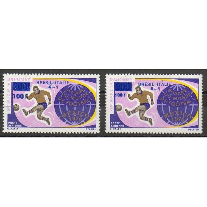 Timbres - coupe du monde de football - Dahomey - 1970- No PA 129 surcharges bleues types I et II.