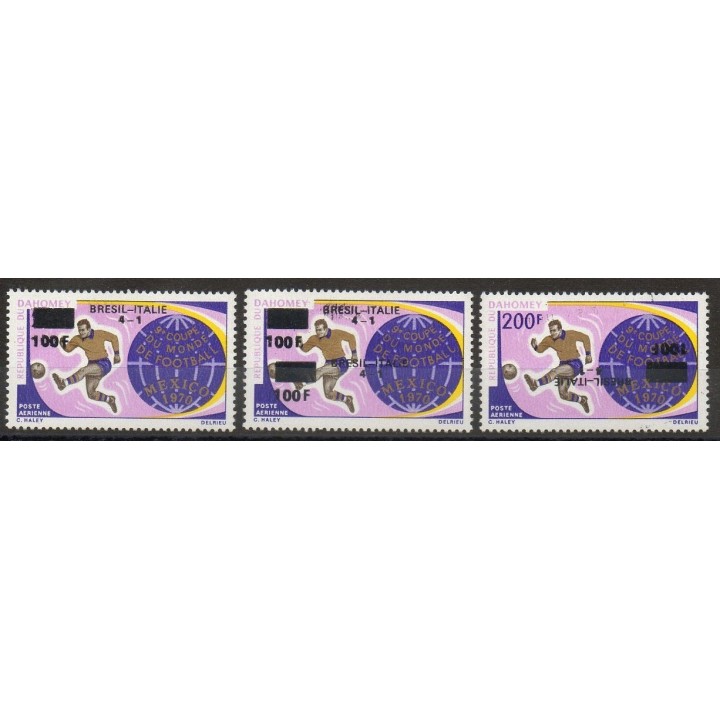 Timbres - coupe du monde de football - Dahomey - 1970- No PA 129 surcharge noire type I