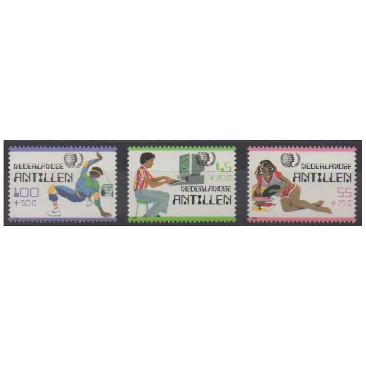 Acheter cette série de timbres des Antilles néerlandaises de l'année 1985 (No 744/746).
