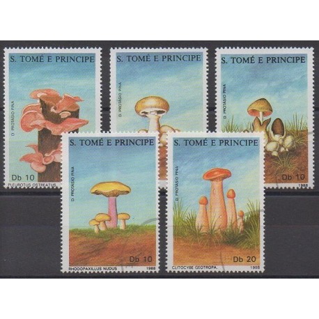 Saint-Thomas et Prince - 1988 - No 899/903 - Champignons - Oblitérés